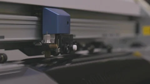 Large Plotter Cutting Design into Vinyl 库存影片 87090076