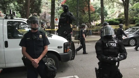 Large Police Force Take Over City Street Vídeo Stock 76745012