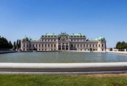 A large pond in front of the Upper Belvedere. Boroque style castle. baroque a Stock Photos