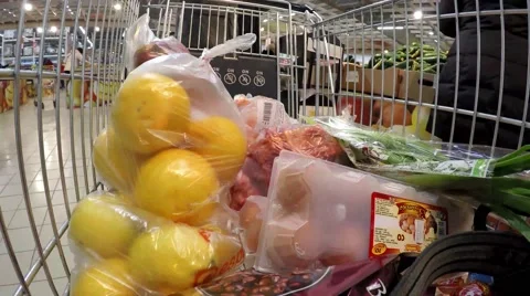 A large purchase of products in the hypermarket. Time Lapse Vídeo Stock 62257702