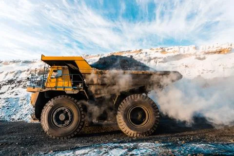 Large quarry dump truck. Loading the rock in dumper. Loading coal into body Stock-Fotos