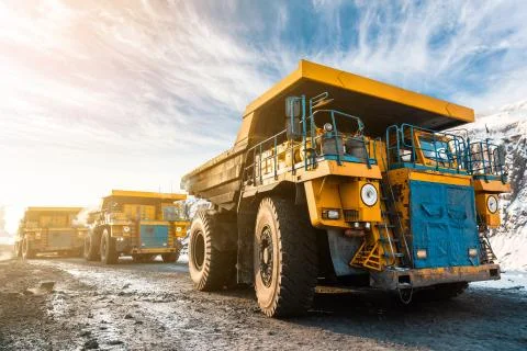 Large quarry dump truck. Loading the rock in dumper. Loading coal into body 스톡 사진