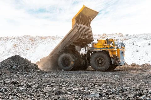 Large quarry dump truck. Loading the rock in dumper. Loading coal into body Stock-Fotos