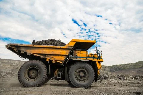 Large quarry dump truck. Loading the rock in dumper. Loading coal into body Stock-Fotos