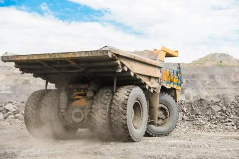 Large quarry dump truck. Loading the rock in dumper. Loading coal into body Stock-Fotos