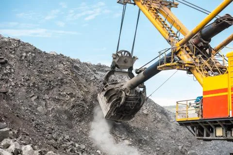 Large quarry dump truck. Loading the rock in dumper. Loading coal into body Stock-Fotos