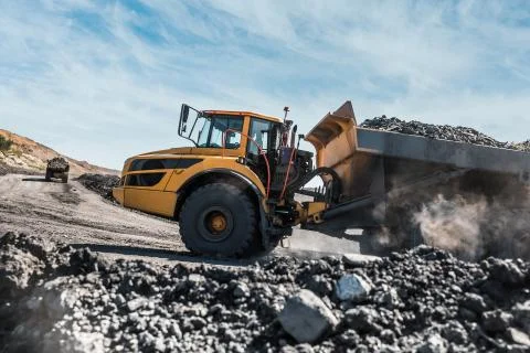Large quarry dump truck. Loading the rock in dumper. Loading coal into body 스톡 사진