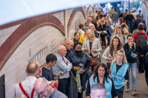 A large queue of people along the South Bank of the River Thames to see the Q Stock Photos