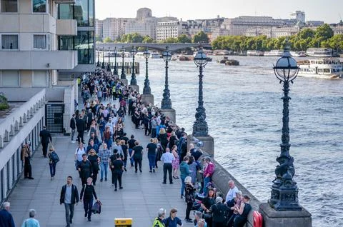 A large queue of people along the South Bank of the River Thames to see the Q Stock Photos