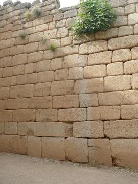 Large rectangular blocks forming a corner in the ancient city of Mycenae in.. Foto stock