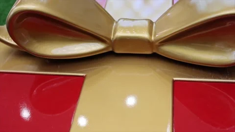 A large red box with a gold bow Vidéo 147688292