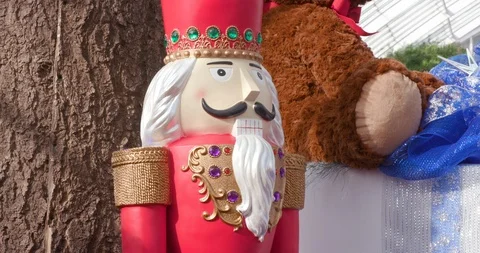 Large Red Nutcracker Standing Among Presents Vidéo 99460064