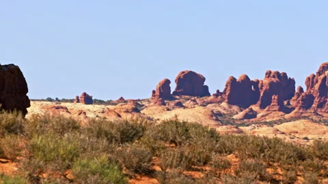 Large red rock pinnacles in Arches National Park, Utah Vídeo Stock 258869996