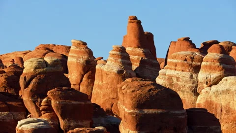 Large red rock pinnacles in Arches National Park, Utah 스톡 동영상 258968218