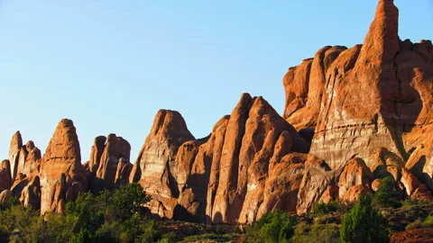 Large red rock pinnacles in Arches National Park, Utah 스톡 동영상 258970683