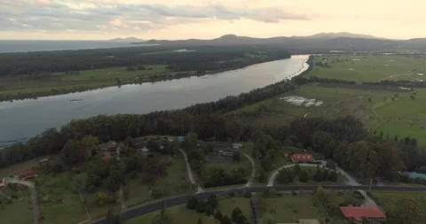 Large river and valley landscape at sunset in Nambucca, Australia 스톡 동영상 110889503