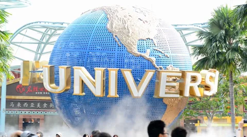 Large rotating globe fountain in front of Universal Studios 스톡 동영상 34500812