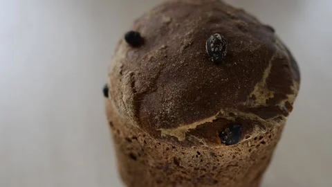 Large round bread with raisins spinning in a circle. Stock Footage 152114967
