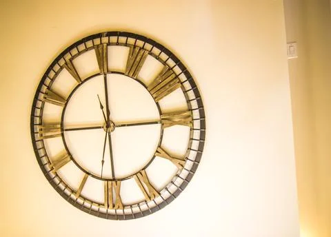 Large Round Clock With Roman Numerals Foto stock