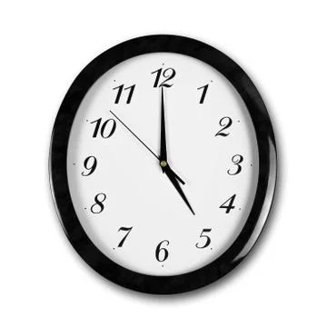 Large round white wall clock with black frame. The hands point to 5 o'clock.  Foto stock