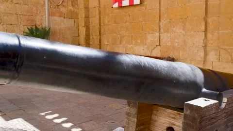 Large rusty cannon muzzles Vídeos de archivo 287219600