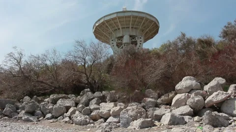 A large satellite dish Vídeo Stock 49606778