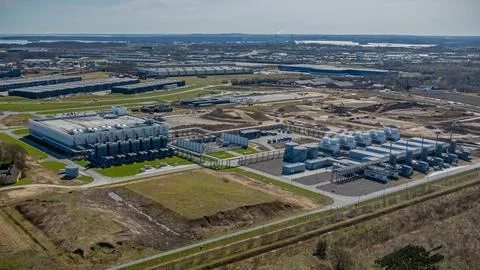 Large-scale data center campus with computing facilities. Stockfoto's