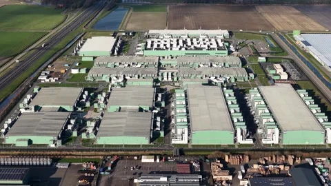 Large Scale Data Center in Middenmeer Netherlands Aerial View 스톡 동영상 325316445