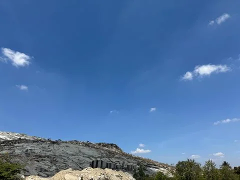 Large scale granite quarry mine with massive stone blocks and excavation si.. 库存照片