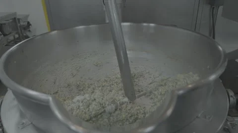 Large-scale mechanical stirrer in a commercial kitchen Vídeo Stock 327353376
