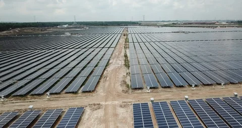 Large scale solar farm Stock Footage 96146194