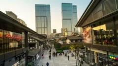 People at Taikoo Li Shopping Complex in Chengdu Editorial Stock Photo -  Image of crowd, architecture: 176655358