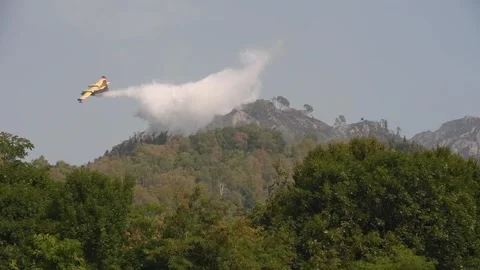 The large-scale wildfires on Italy Vídeos de archivo 342821378