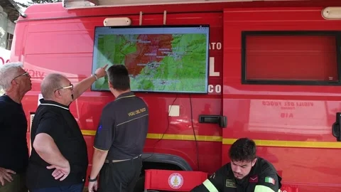 The large-scale wildfires on Italy Vídeos de archivo 342821389