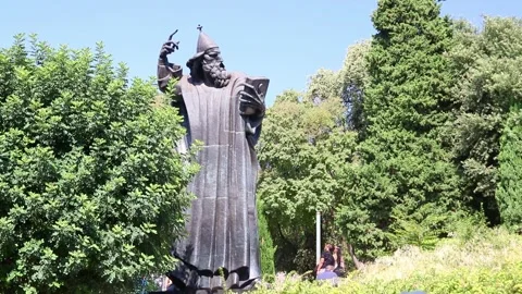 Large sculpture of Grgur Ninski in Split, Croatia 库存影片 254728385