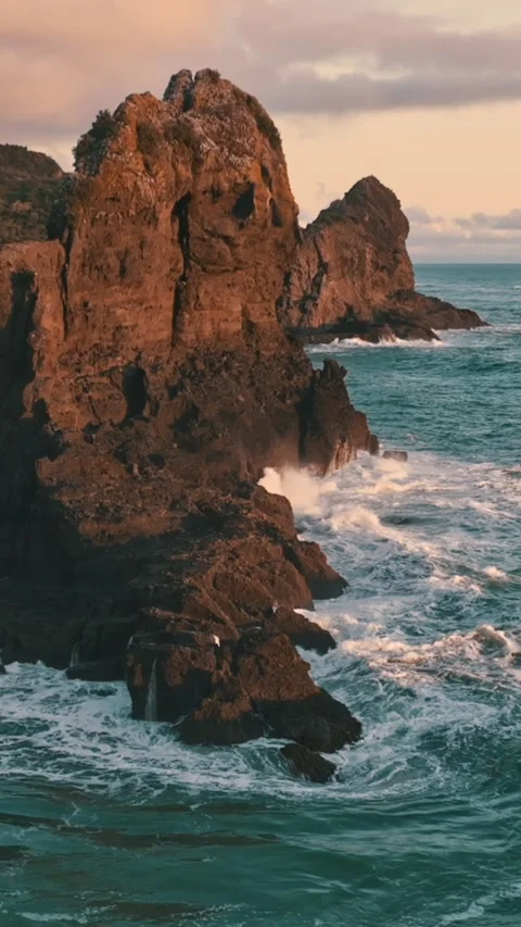 Large sea stack rock formation in the ocean. Anawhata, Piha, NZ Video stock 311295445