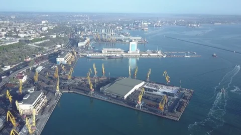 Large seaport, bird's eye view 動画素材 75823360