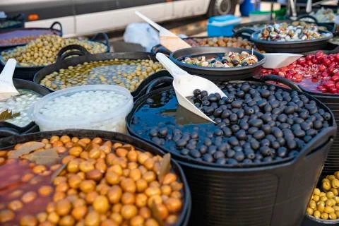 Large selection of salted olives Foto stock