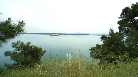 Large ship crossing Stockbeeldmateriaal 111633510