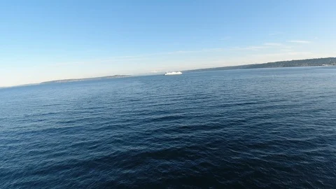 Large ship on the ocean in a bay Video stock 124302667