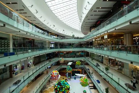 Large Shopping Mall Atrium With Multiple Floors 库存照片