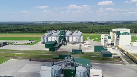 Large silver granary. Storage of grain. Feed Mill. Видео 240330240