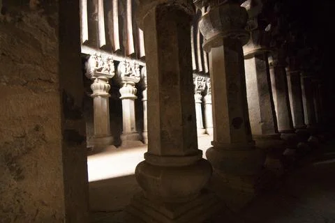 Large size pillars of Karla rock cut cave near hills of Lonavala, Maharasht.. Foto stock