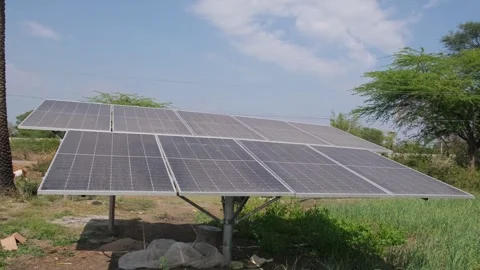 Large solar panel array installed in a rural field for sustainable farm energy 스톡 동영상 329561184