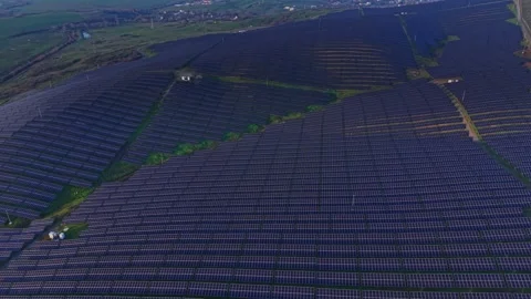 Large solar panel field generates renewable energy in rural area Stockbeeldmateriaal 329995945