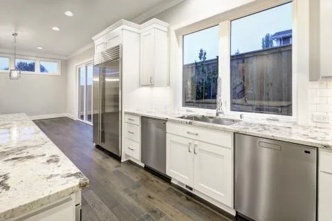 Large, spacious kitchen design with white kitchen cabinets, white kitchen isl Stock Photos
