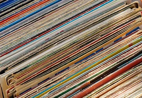 Large stack of old vintage vinyl records sold on flea market Foto stock