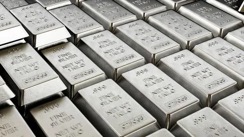 Large stack of silver ingots. 3D illustration Illustrazione stock