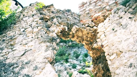 Large stone wall from the castle Vídeo Stock 125074120