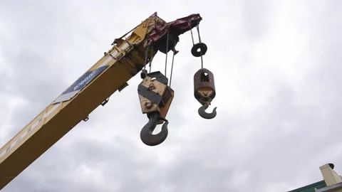 A large straddle crane stands at a construction site Видео 165251854